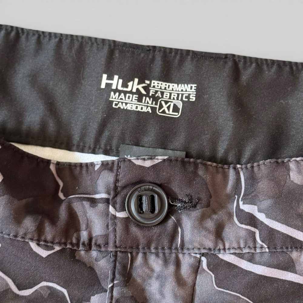Huk Performance Fishing Shorts Camo Black Gray Boardshorts Outdoor Gear Men's XL - Picture 3 of 9